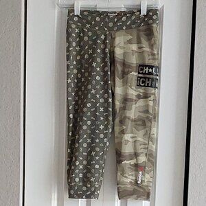 Reebok Camo Skulls/Lightning Active Capri Leggings Womens Size S